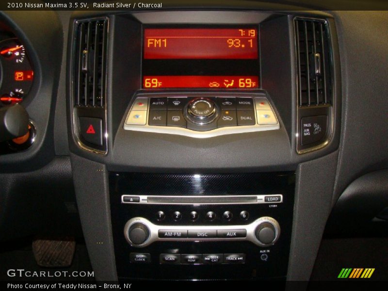 Radiant Silver / Charcoal 2010 Nissan Maxima 3.5 SV