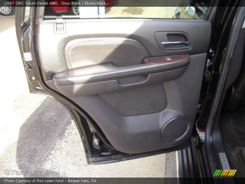 Onyx Black / Ebony Black 2007 GMC Yukon Denali AWD