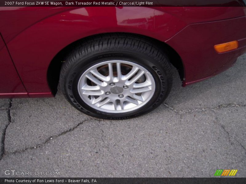 Dark Toreador Red Metallic / Charcoal/Light Flint 2007 Ford Focus ZXW SE Wagon