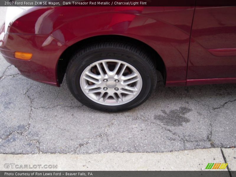 Dark Toreador Red Metallic / Charcoal/Light Flint 2007 Ford Focus ZXW SE Wagon