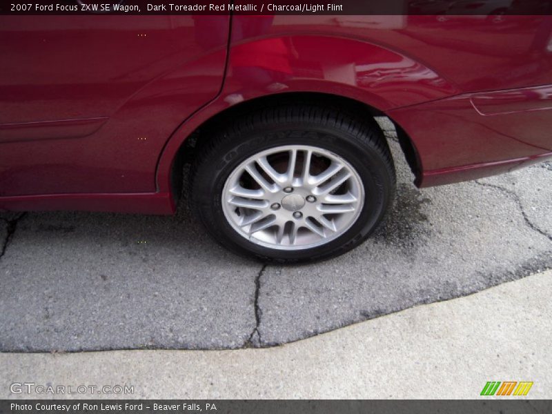 Dark Toreador Red Metallic / Charcoal/Light Flint 2007 Ford Focus ZXW SE Wagon