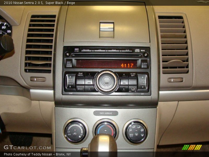 Super Black / Beige 2010 Nissan Sentra 2.0 S