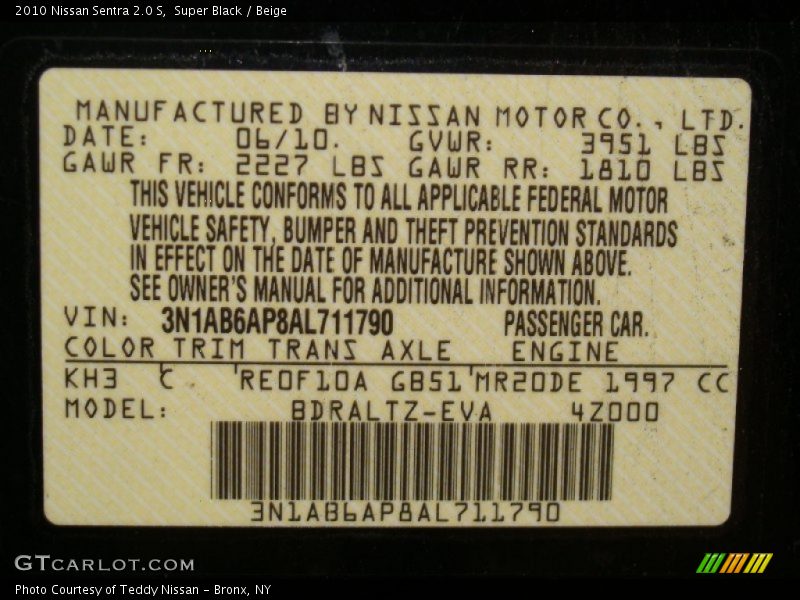 Super Black / Beige 2010 Nissan Sentra 2.0 S