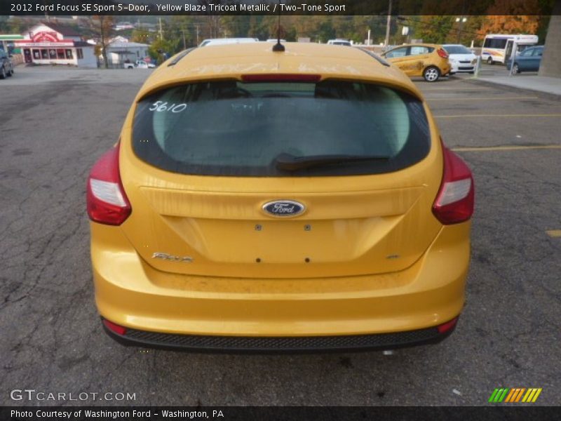 Yellow Blaze Tricoat Metallic / Two-Tone Sport 2012 Ford Focus SE Sport 5-Door
