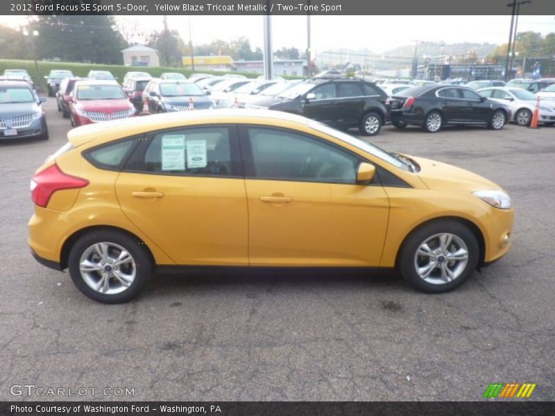 Yellow Blaze Tricoat Metallic / Two-Tone Sport 2012 Ford Focus SE Sport 5-Door