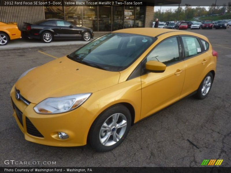 Front 3/4 View of 2012 Focus SE Sport 5-Door