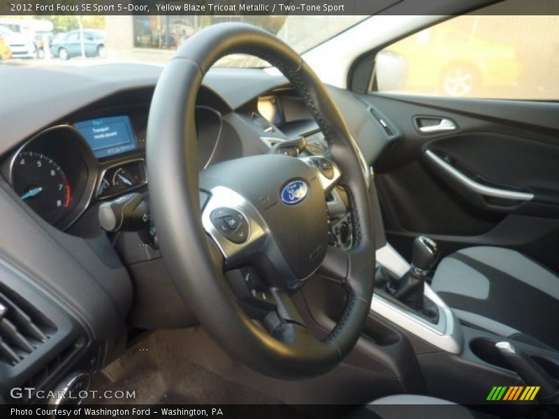 Yellow Blaze Tricoat Metallic / Two-Tone Sport 2012 Ford Focus SE Sport 5-Door