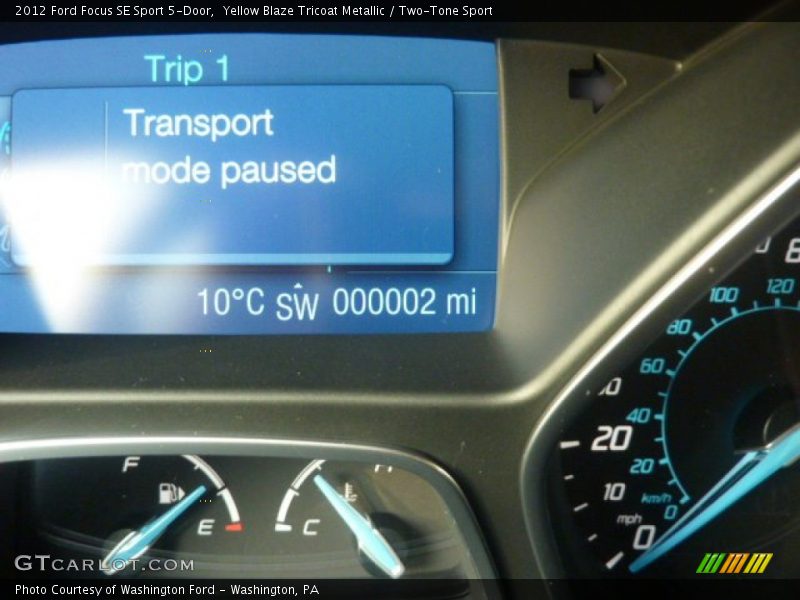 Yellow Blaze Tricoat Metallic / Two-Tone Sport 2012 Ford Focus SE Sport 5-Door