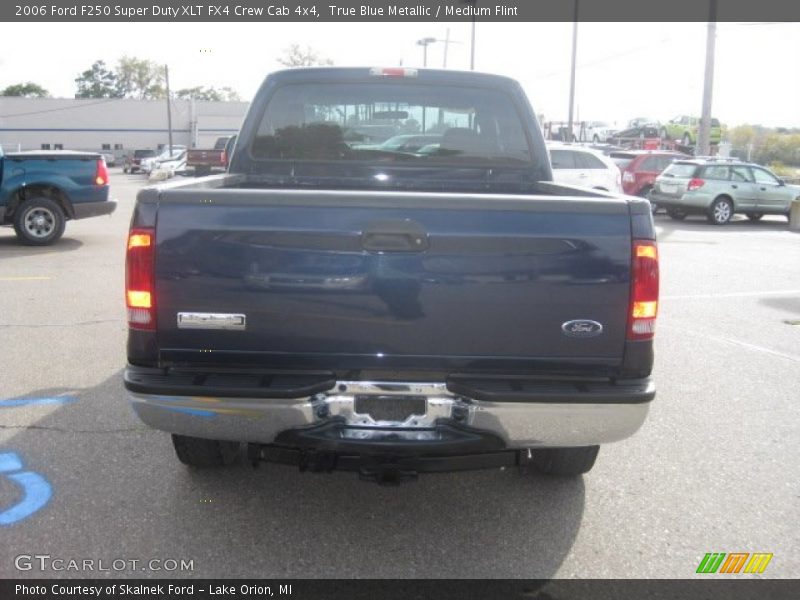 True Blue Metallic / Medium Flint 2006 Ford F250 Super Duty XLT FX4 Crew Cab 4x4