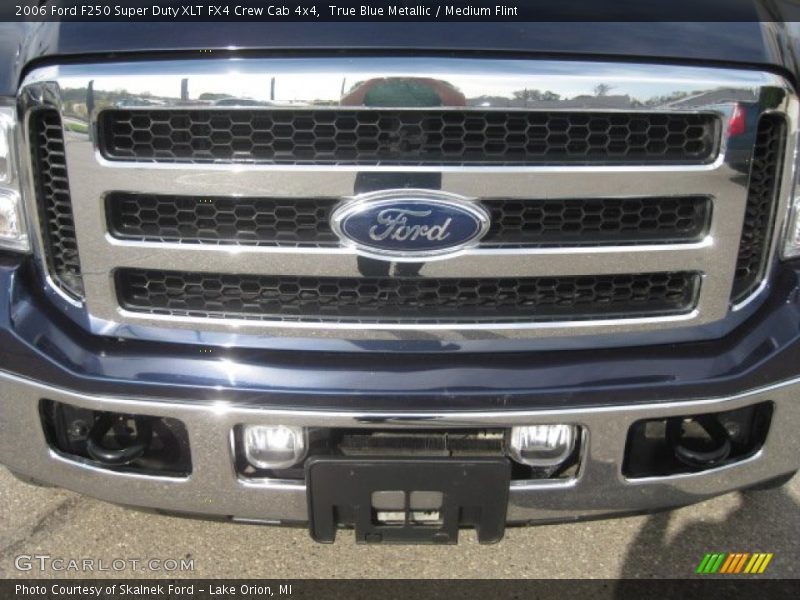 True Blue Metallic / Medium Flint 2006 Ford F250 Super Duty XLT FX4 Crew Cab 4x4