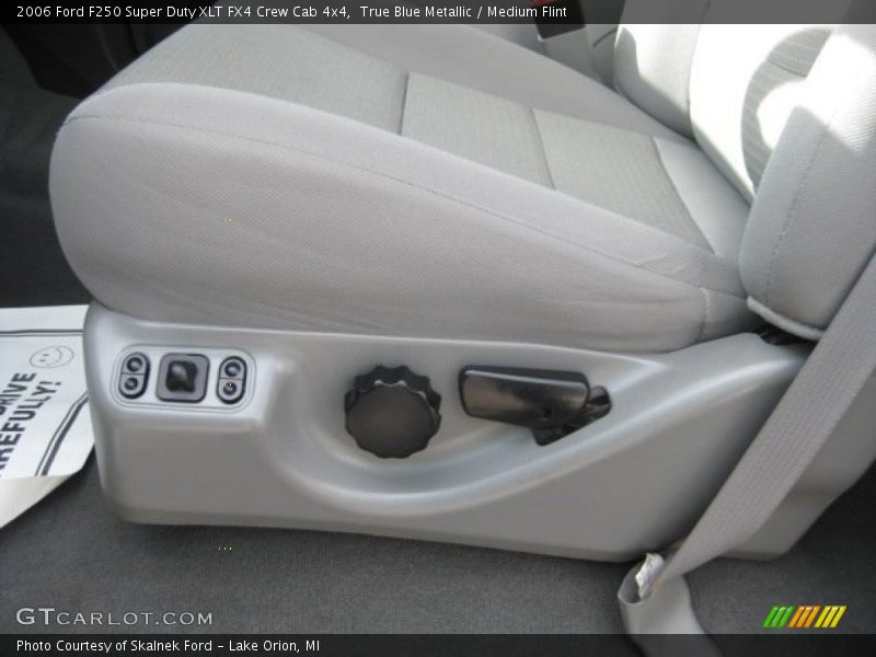 True Blue Metallic / Medium Flint 2006 Ford F250 Super Duty XLT FX4 Crew Cab 4x4