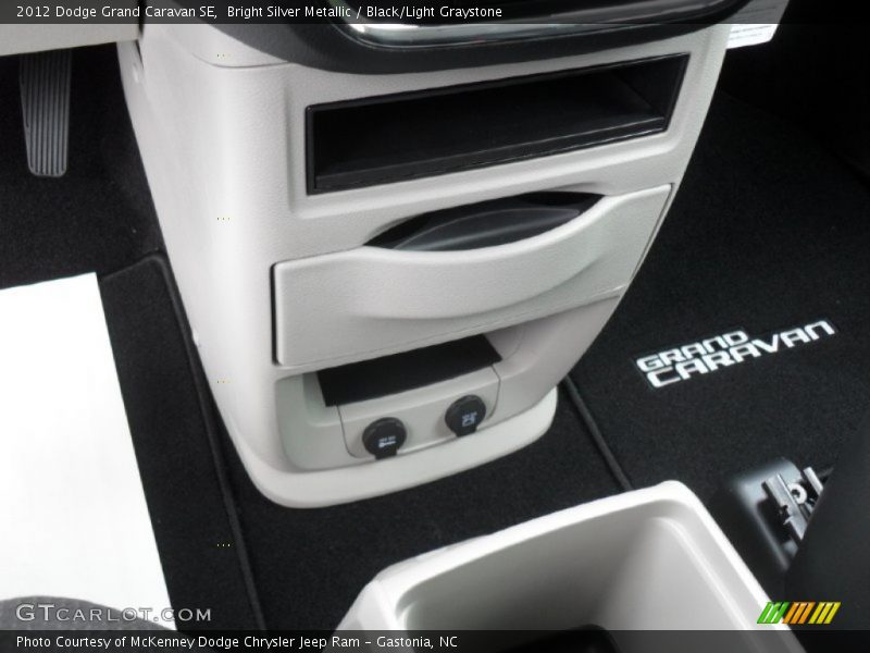 Bright Silver Metallic / Black/Light Graystone 2012 Dodge Grand Caravan SE
