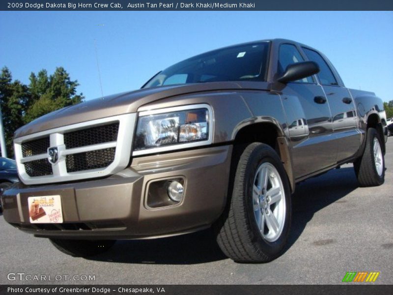 Austin Tan Pearl / Dark Khaki/Medium Khaki 2009 Dodge Dakota Big Horn Crew Cab