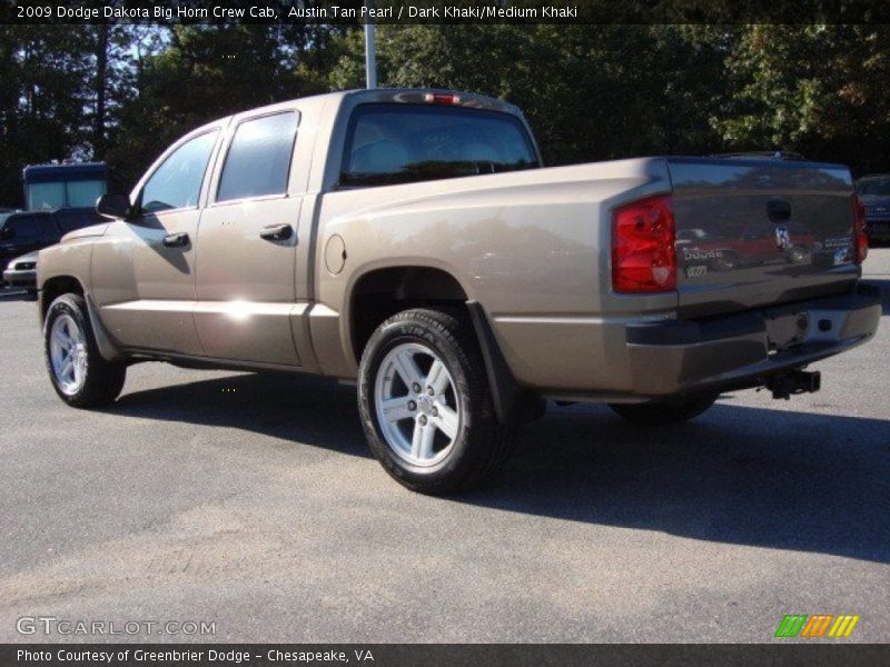 Austin Tan Pearl / Dark Khaki/Medium Khaki 2009 Dodge Dakota Big Horn Crew Cab