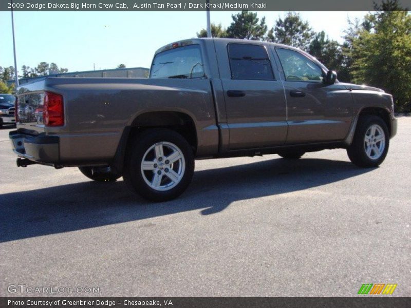 Austin Tan Pearl / Dark Khaki/Medium Khaki 2009 Dodge Dakota Big Horn Crew Cab
