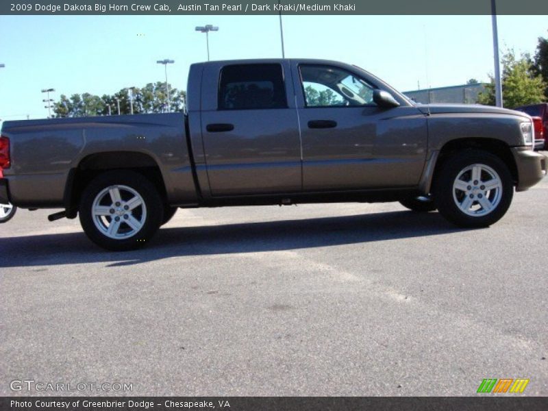 Austin Tan Pearl / Dark Khaki/Medium Khaki 2009 Dodge Dakota Big Horn Crew Cab