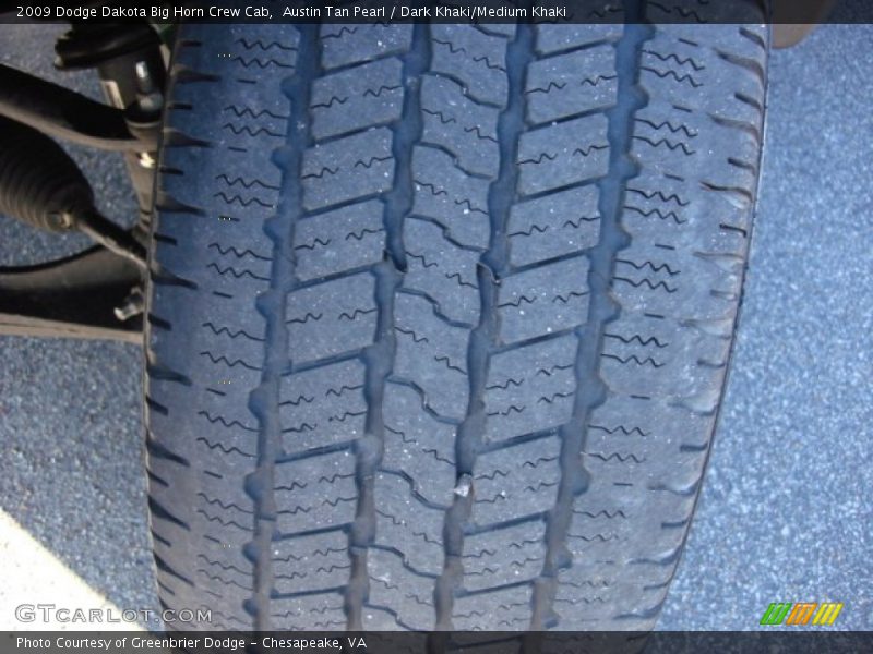 Austin Tan Pearl / Dark Khaki/Medium Khaki 2009 Dodge Dakota Big Horn Crew Cab