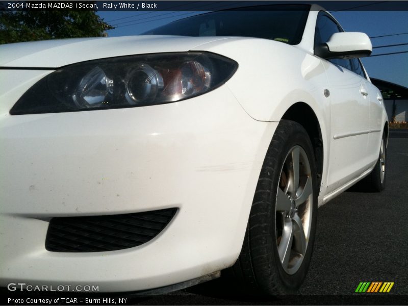 Rally White / Black 2004 Mazda MAZDA3 i Sedan