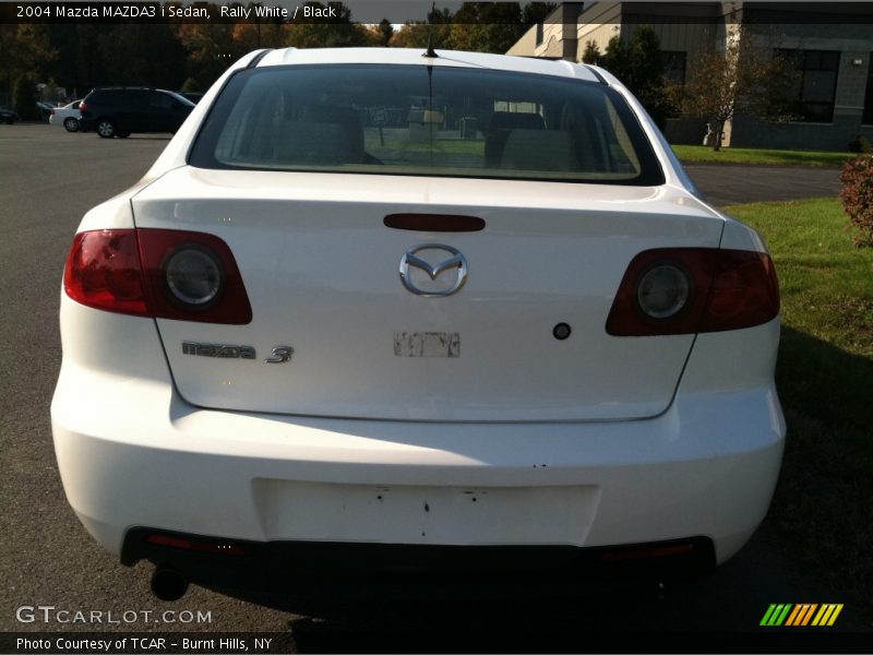 Rally White / Black 2004 Mazda MAZDA3 i Sedan