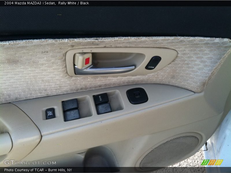Rally White / Black 2004 Mazda MAZDA3 i Sedan