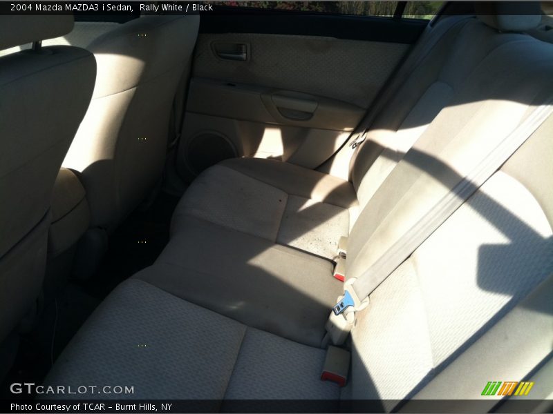 Rally White / Black 2004 Mazda MAZDA3 i Sedan