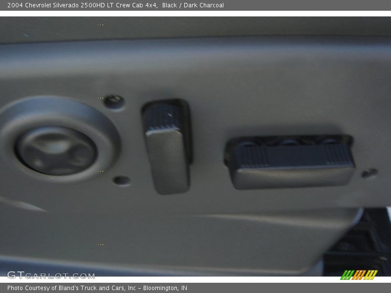 Black / Dark Charcoal 2004 Chevrolet Silverado 2500HD LT Crew Cab 4x4