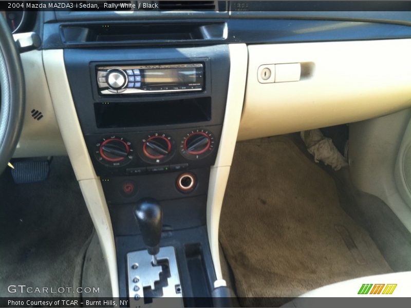 Rally White / Black 2004 Mazda MAZDA3 i Sedan