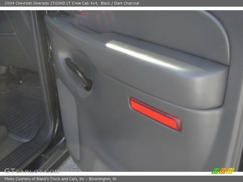 Black / Dark Charcoal 2004 Chevrolet Silverado 2500HD LT Crew Cab 4x4