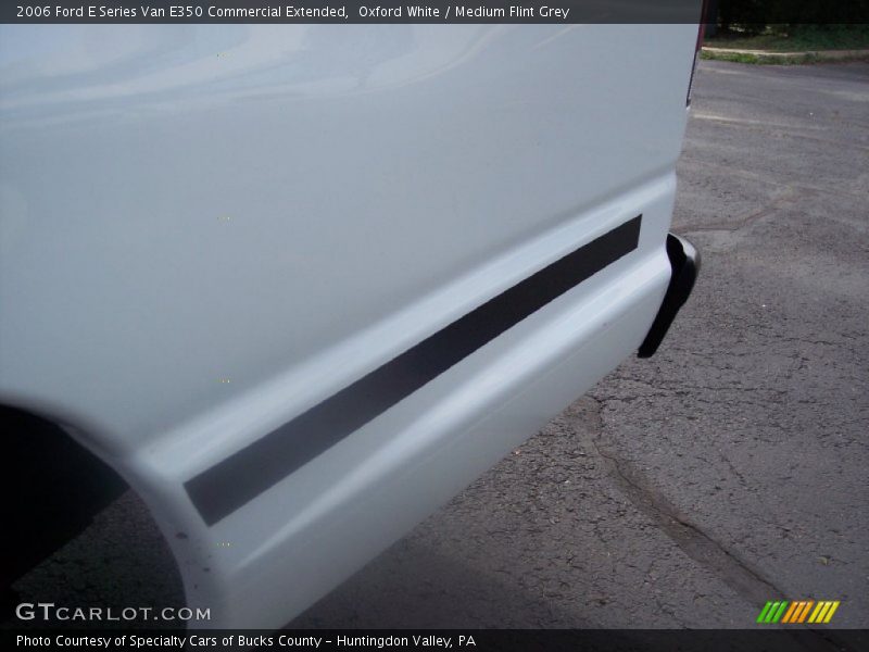 Oxford White / Medium Flint Grey 2006 Ford E Series Van E350 Commercial Extended