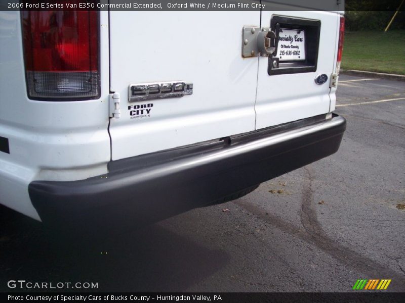 Oxford White / Medium Flint Grey 2006 Ford E Series Van E350 Commercial Extended