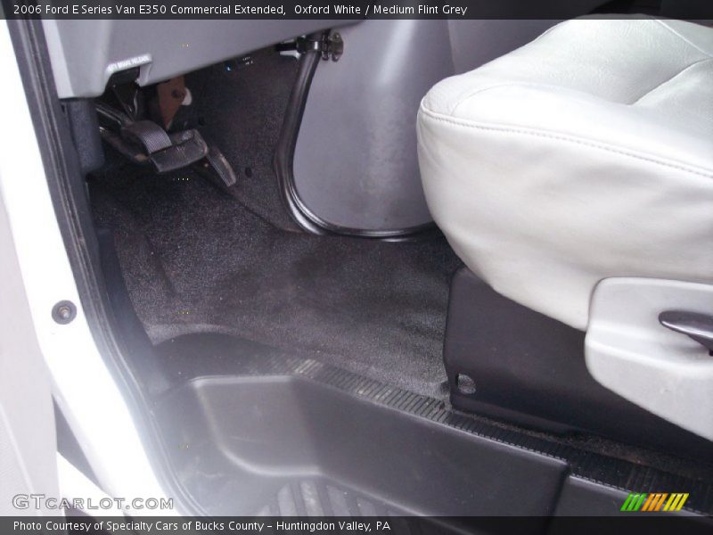Oxford White / Medium Flint Grey 2006 Ford E Series Van E350 Commercial Extended