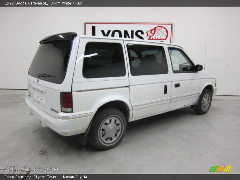 Bright White / Red 1992 Dodge Caravan SE