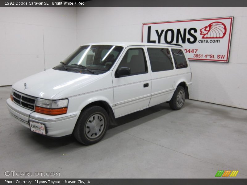 Bright White / Red 1992 Dodge Caravan SE