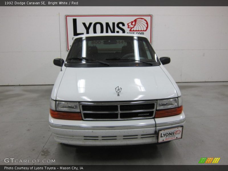 Bright White / Red 1992 Dodge Caravan SE
