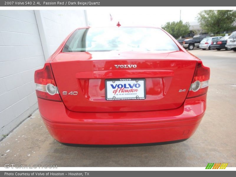 Passion Red / Dark Beige/Quartz 2007 Volvo S40 2.4i