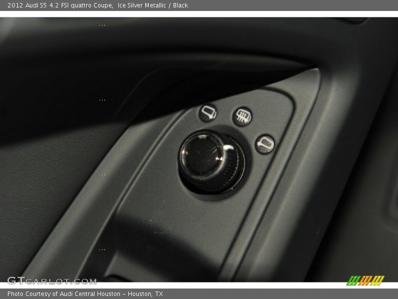 Controls of 2012 S5 4.2 FSI quattro Coupe
