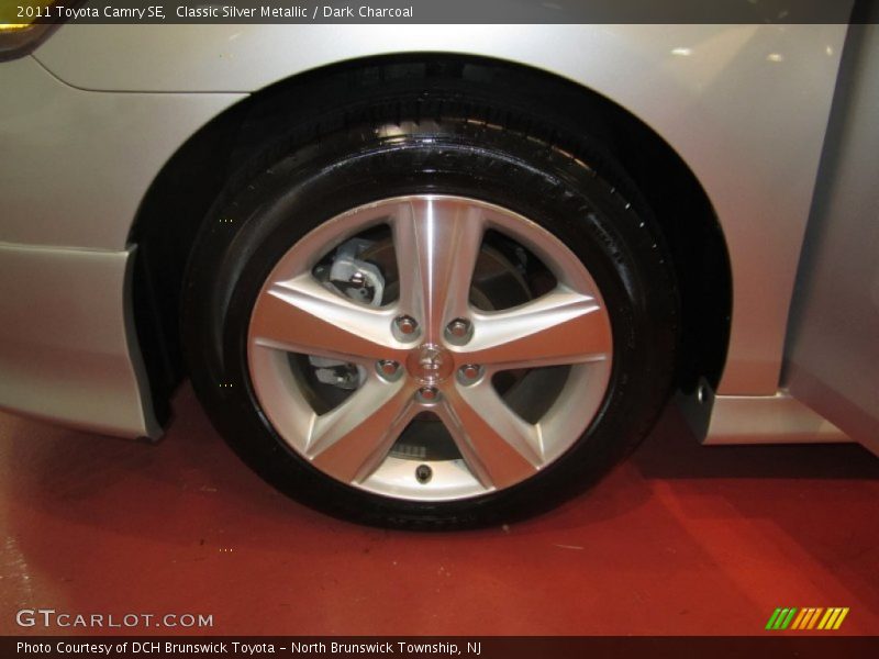 Classic Silver Metallic / Dark Charcoal 2011 Toyota Camry SE