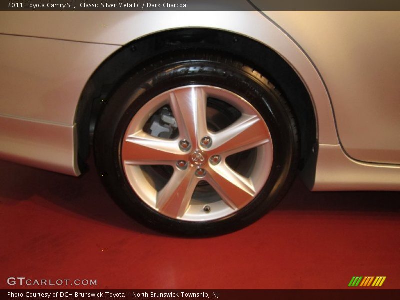 Classic Silver Metallic / Dark Charcoal 2011 Toyota Camry SE