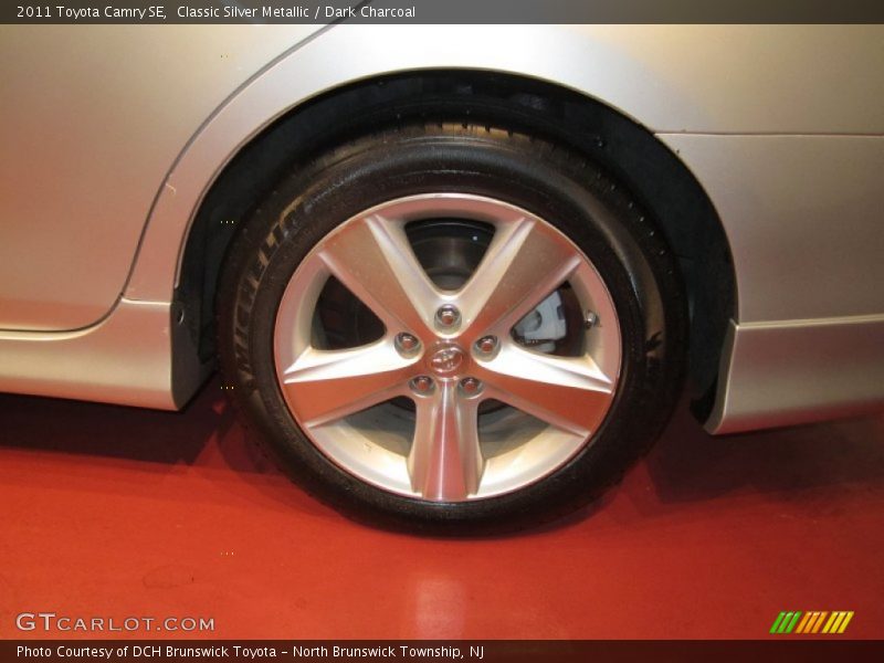 Classic Silver Metallic / Dark Charcoal 2011 Toyota Camry SE