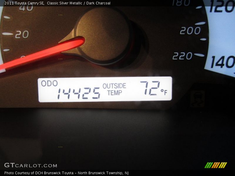 Classic Silver Metallic / Dark Charcoal 2011 Toyota Camry SE