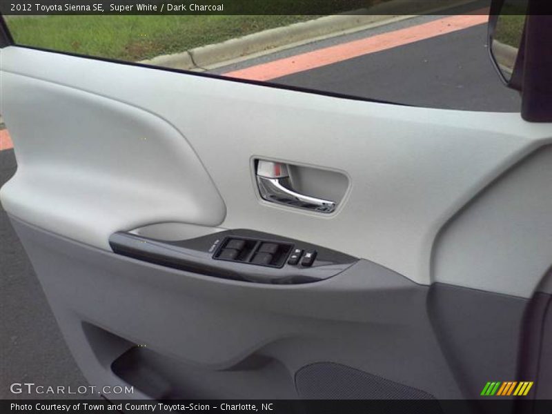 Super White / Dark Charcoal 2012 Toyota Sienna SE