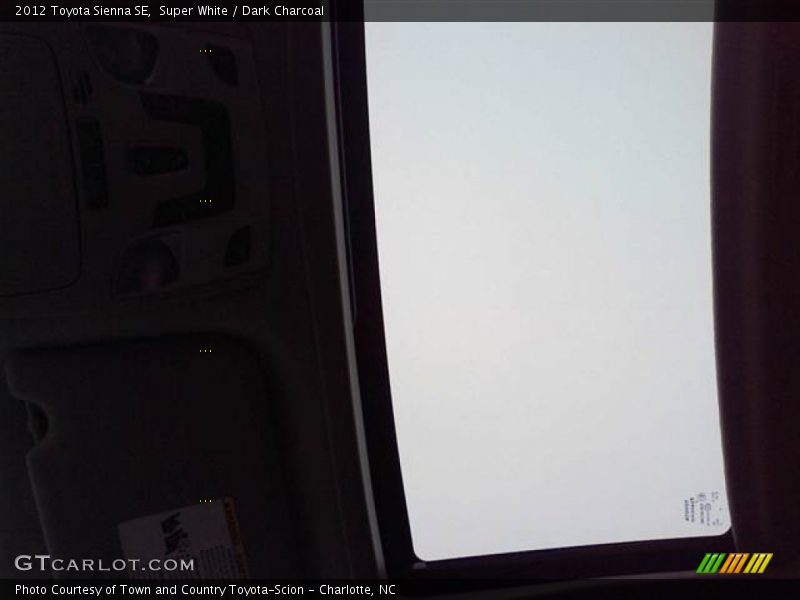 Super White / Dark Charcoal 2012 Toyota Sienna SE