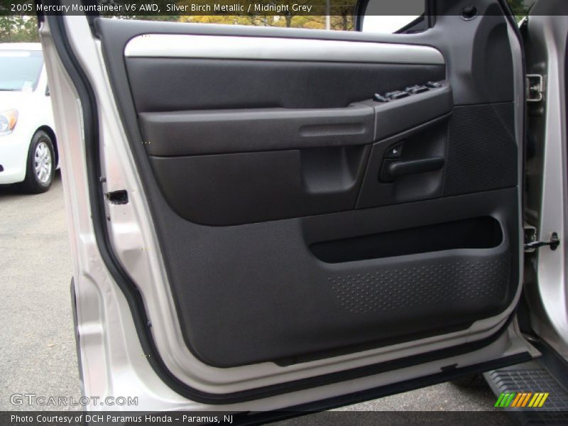Silver Birch Metallic / Midnight Grey 2005 Mercury Mountaineer V6 AWD