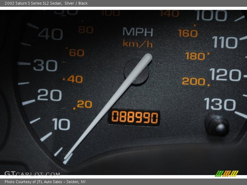 Silver / Black 2002 Saturn S Series SL2 Sedan