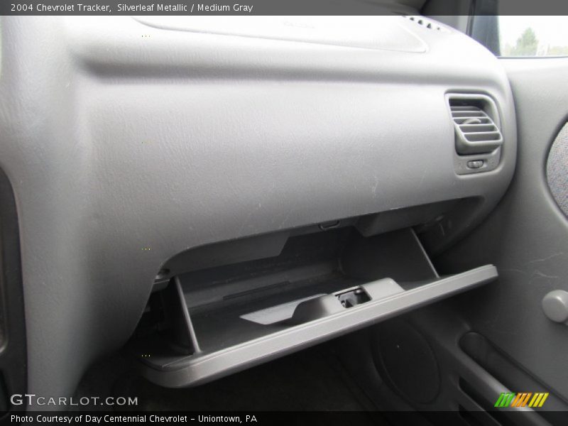 Silverleaf Metallic / Medium Gray 2004 Chevrolet Tracker