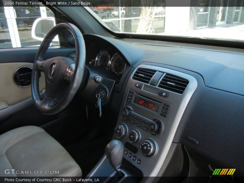 Bright White / Sand Beige 2006 Pontiac Torrent