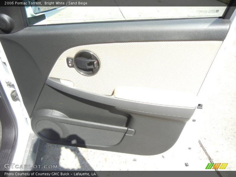 Bright White / Sand Beige 2006 Pontiac Torrent