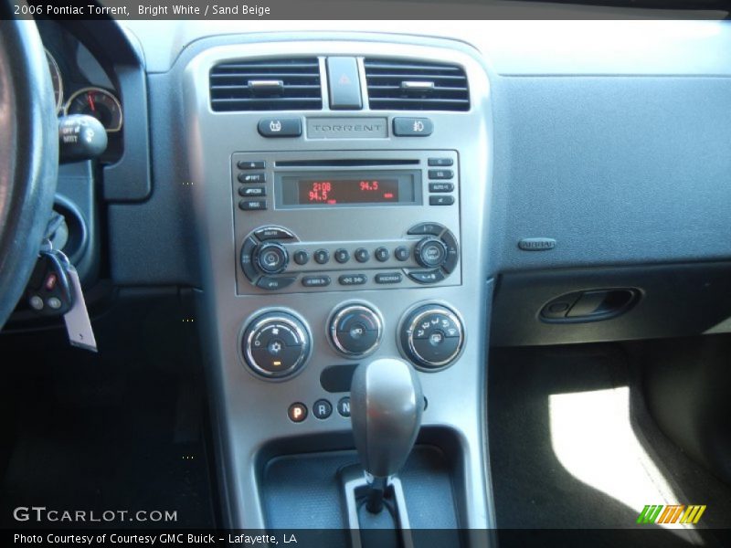 Bright White / Sand Beige 2006 Pontiac Torrent