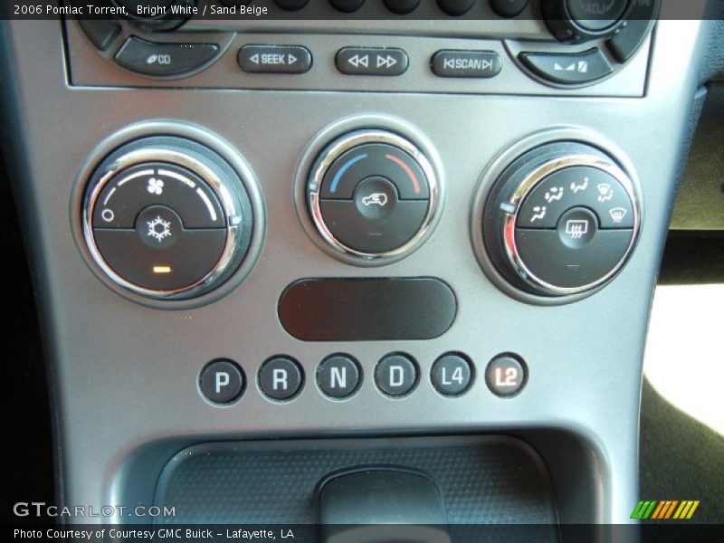 Bright White / Sand Beige 2006 Pontiac Torrent