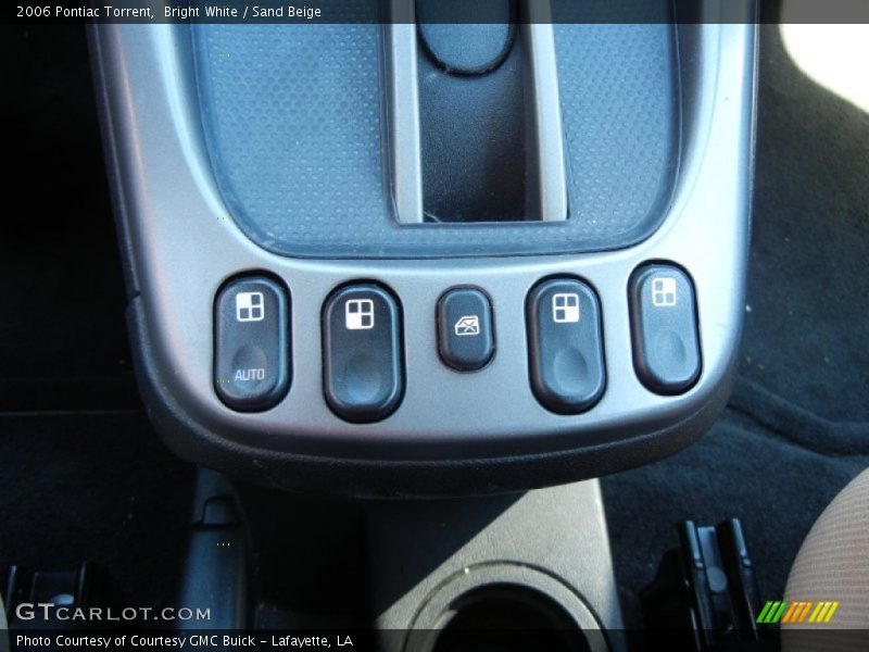 Bright White / Sand Beige 2006 Pontiac Torrent